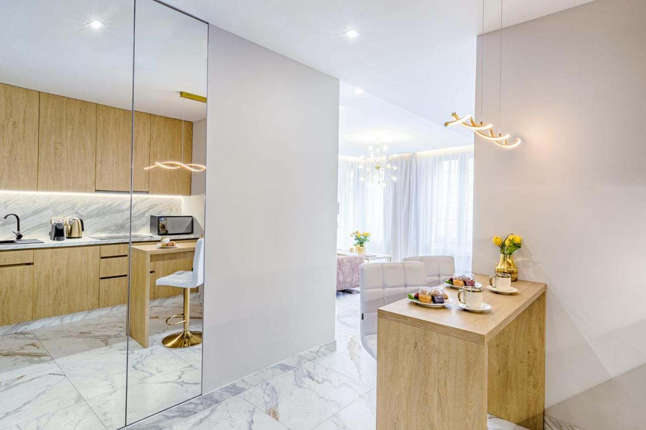 Golden Queen Apartments Old Town Краков Экстерьер фото